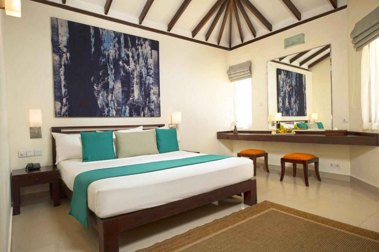 Club Hotel Dolphin Negombo Exterior photo