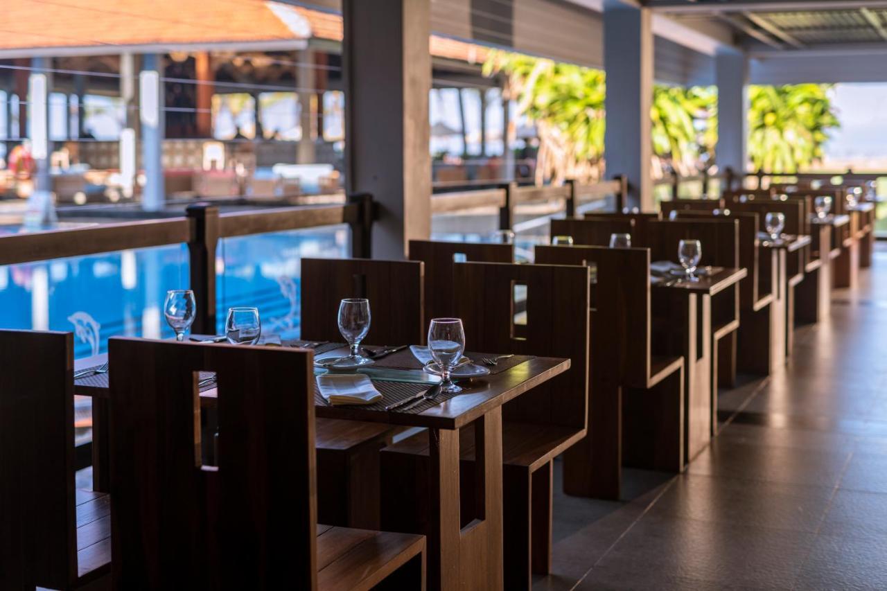 Club Hotel Dolphin Negombo Exterior photo